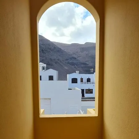Cliff View * Orzola